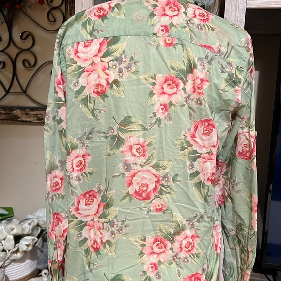 Lauren, Ralph Lauren petite women’s medium floral button-down, long sleeve shirt - Picture 7 of 8